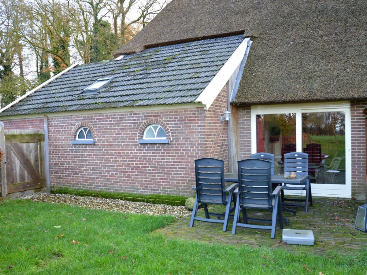 Staying In A Thatched Barn With Bedroom Achterhoek Geesteren  Eksteriør billede