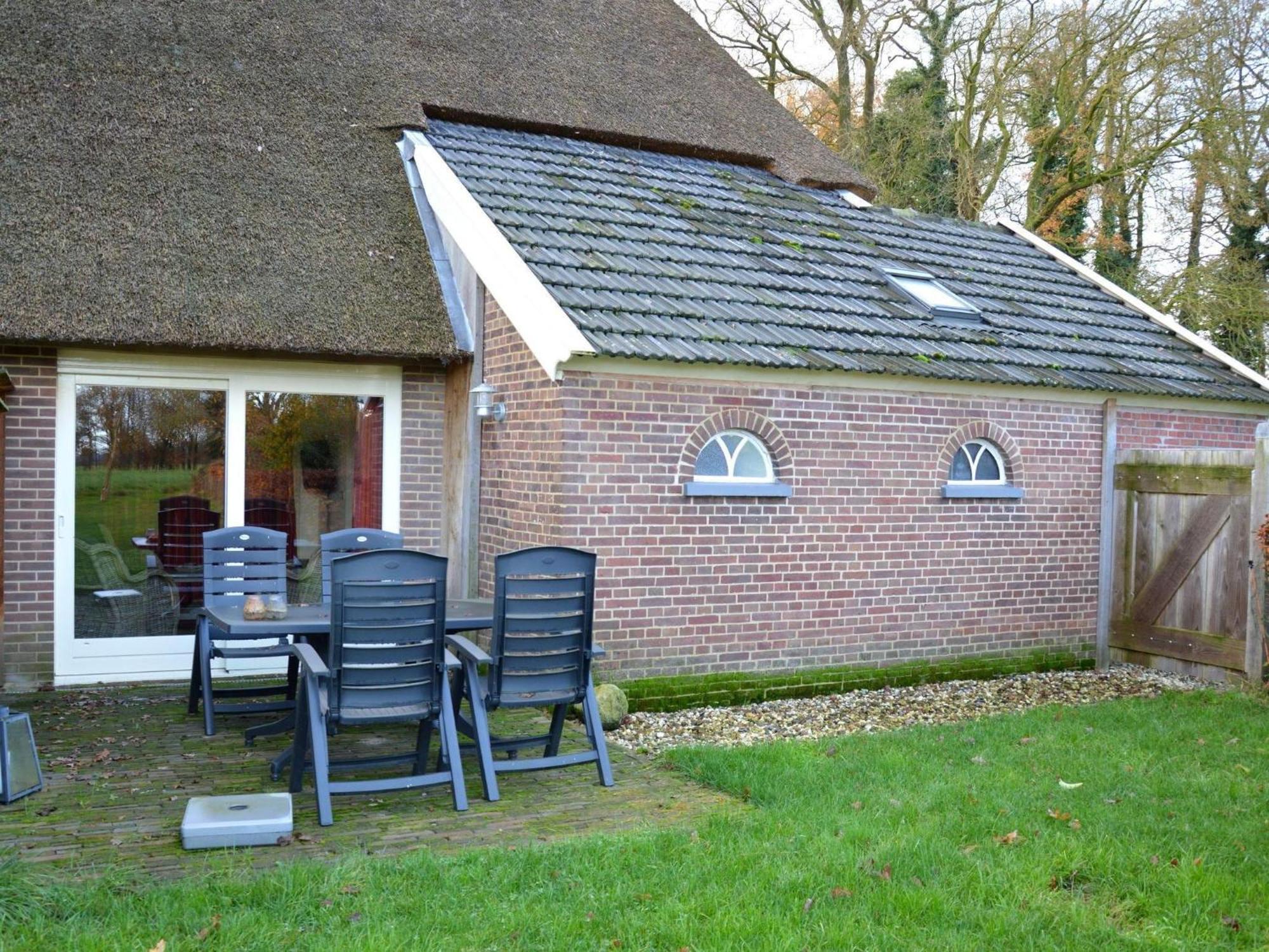 Staying In A Thatched Barn With Bedroom Achterhoek Geesteren  Eksteriør billede